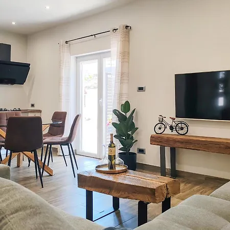 2 Bedroom Stunning In Selca Prázdninový dům *